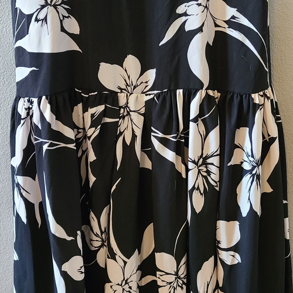 Willow Flowy Light Weight Dress - Picture 3 of 9